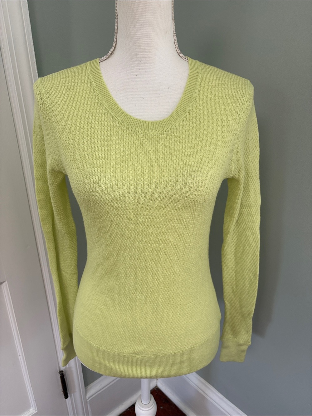 Banana Republic Italian Merino Lime Green Lightweight Knit Sweater Size Medium